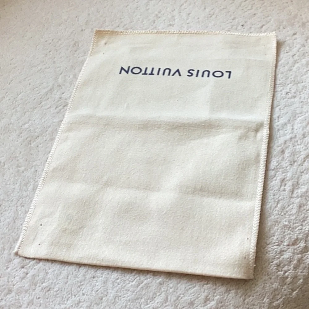 - LOUIS VUITTON Dust Bag, Small 7х5